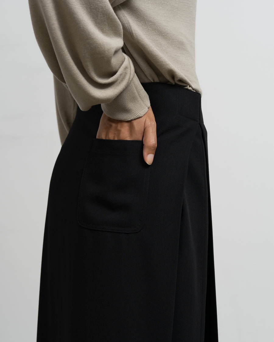 PLEATED LONG SKIRT