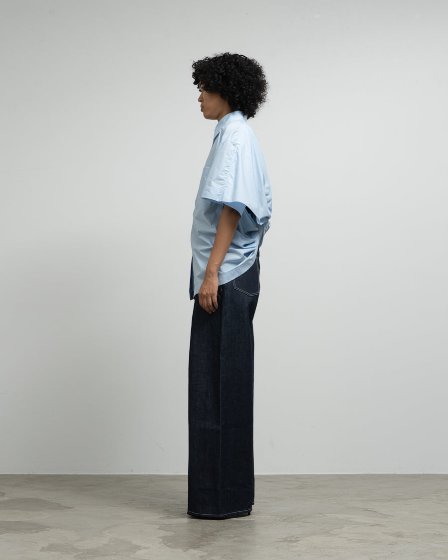 BLUE COTTON SHIRT WITH A TWISTED BACK