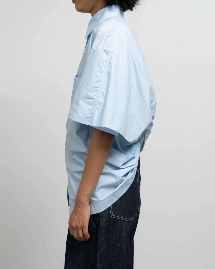 BLUE COTTON SHIRT WITH A TWISTED BACK