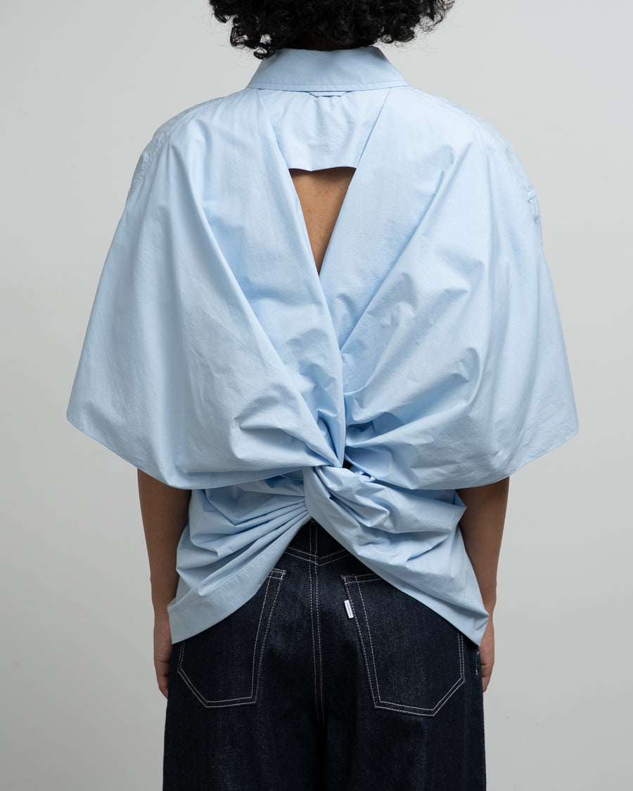 BLUE COTTON SHIRT WITH A TWISTED BACK